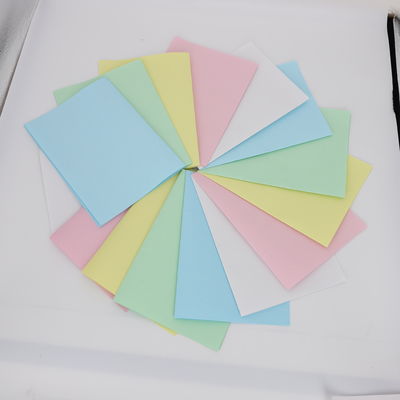 Le papier sans carbone de la marque FOCUS est un papier noir et pointu CB/CFB/CF